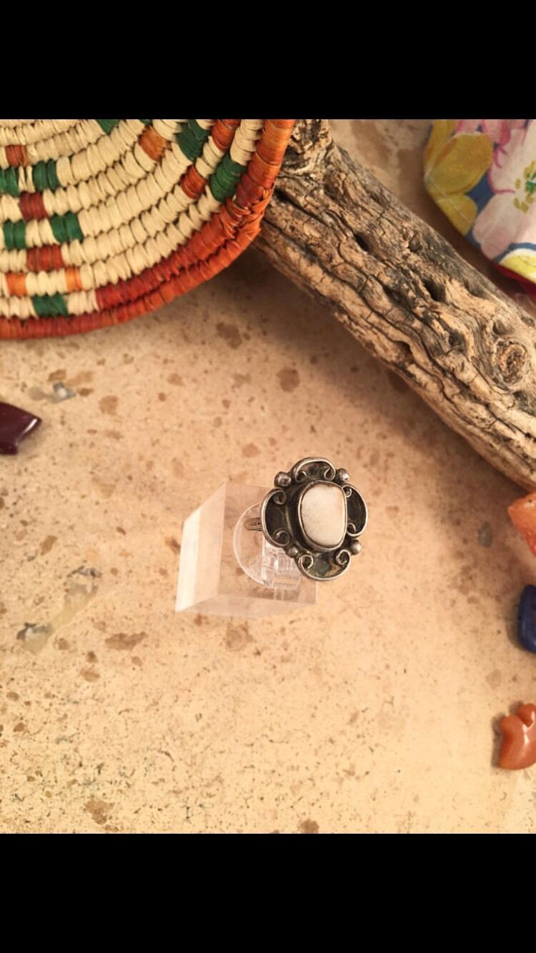 Vintage Navajo Mother Of Pearl & Sterling Silver Ring Size 4.5